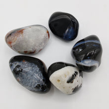 Load image into Gallery viewer, Gemstone - Sardonyx
